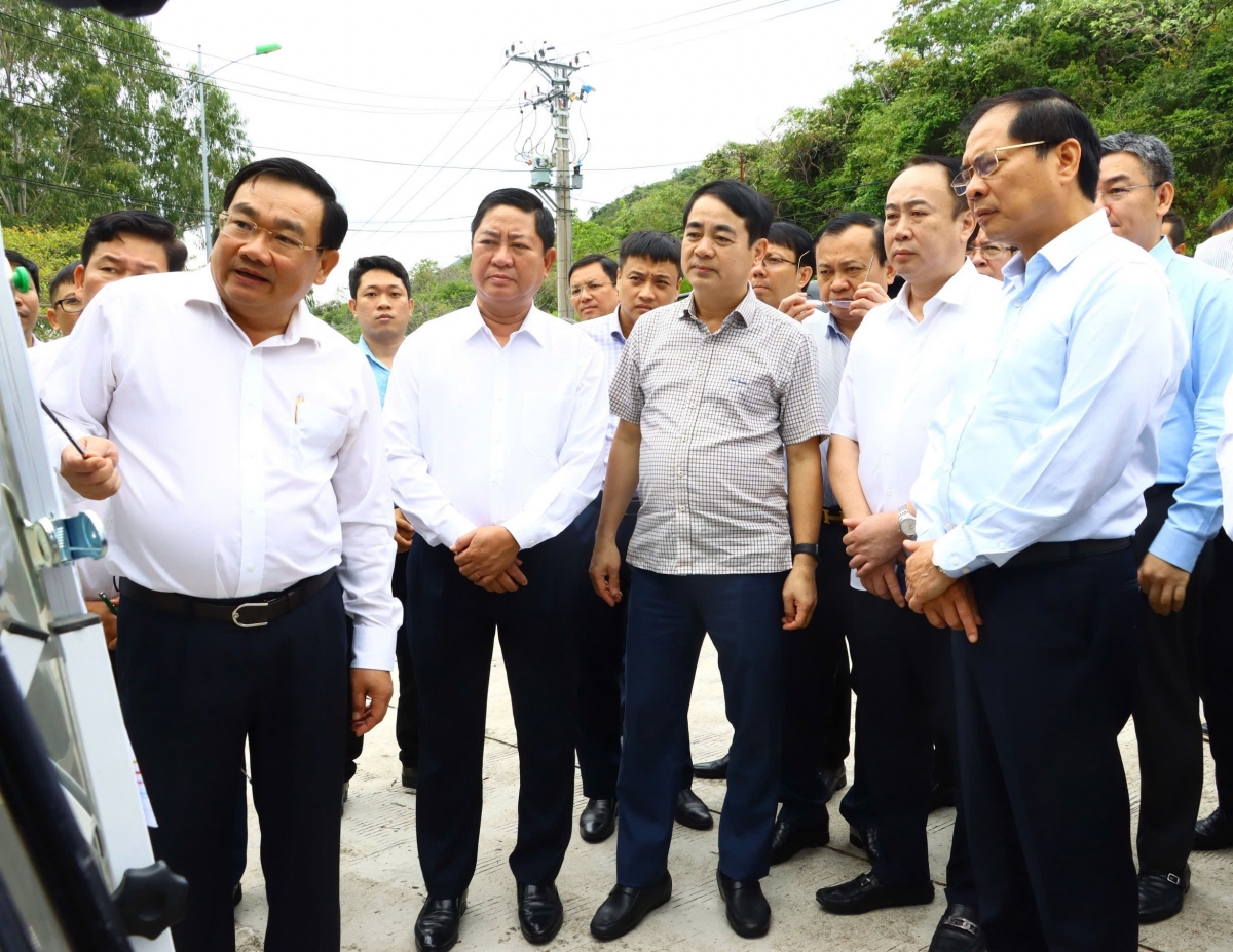 Phó Thủ tướng kiểm tra thực địa nơi triển khai nhà máy điện hạt nhân